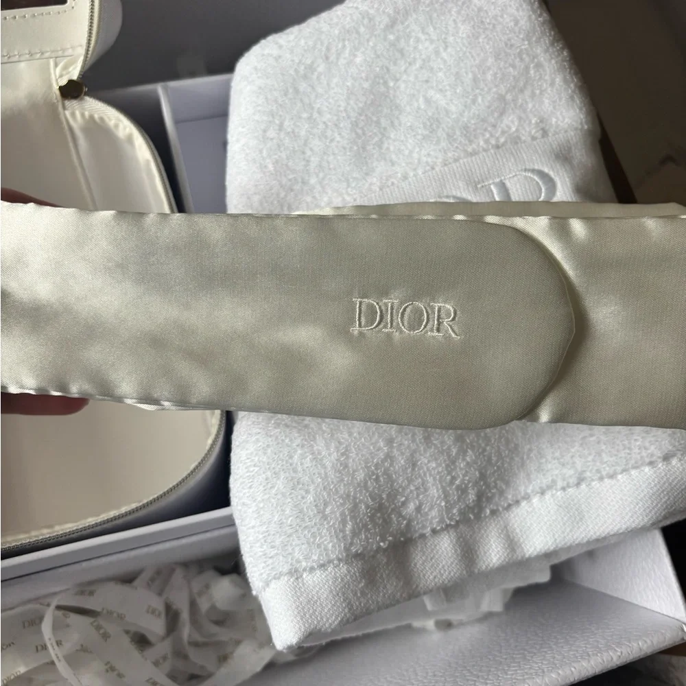 Dior Beauty Platinum gift- train case, head band, hand towel - Picture 11 of 13